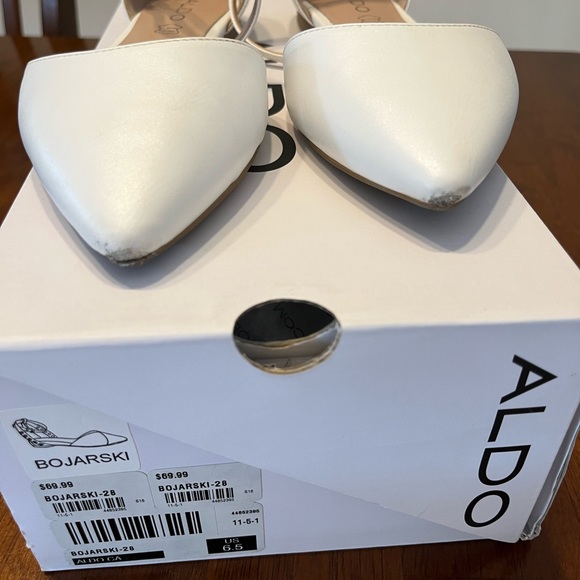 Size 6.5 white leather flats pointy toe - Picture 6 of 6